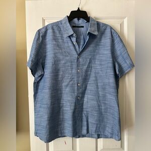 Perry Ellis 100% cotton men’s Blue short sleeve button-up shirt. Size XXL